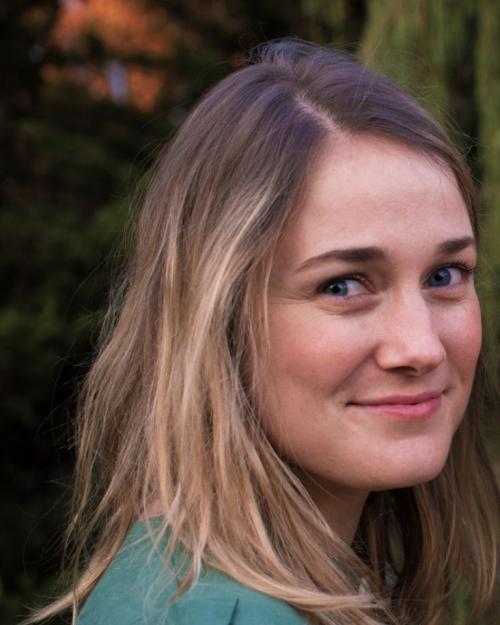 Headshot of Elizabeth Hedge